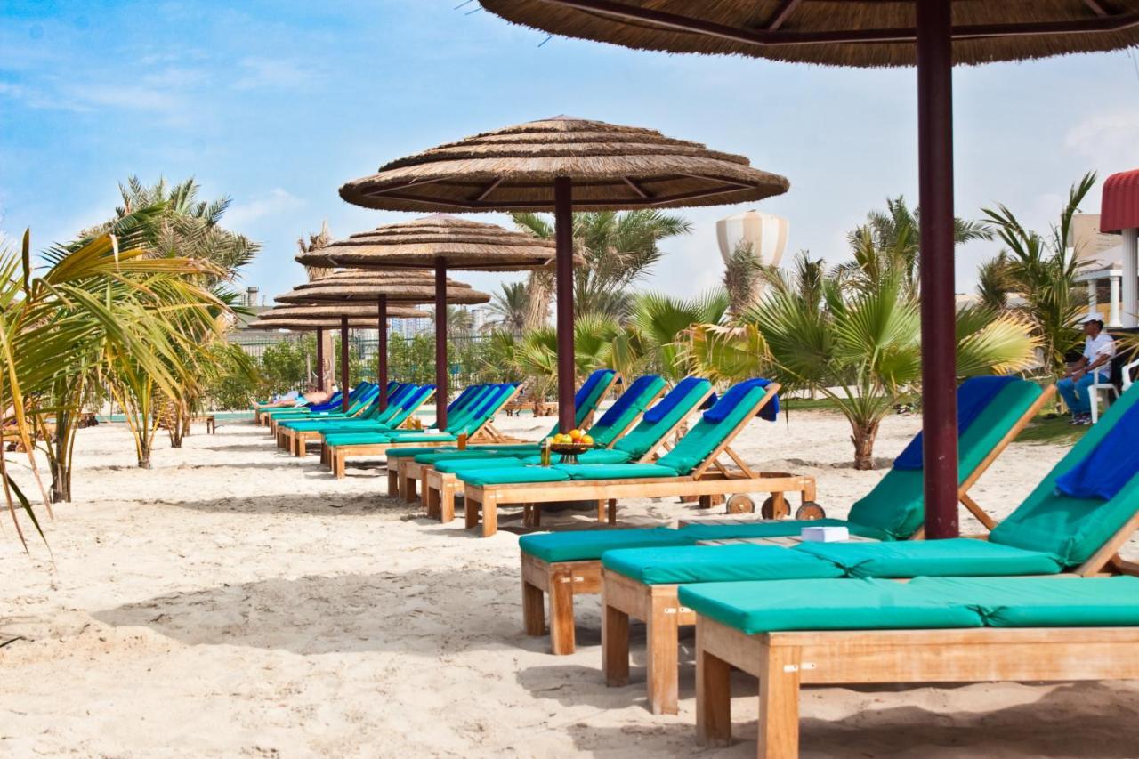 منتجع وسبا صحارى بيتش الشارقة المظهر الخارجي الصورة Beach at Jumeirah Beach Hotel