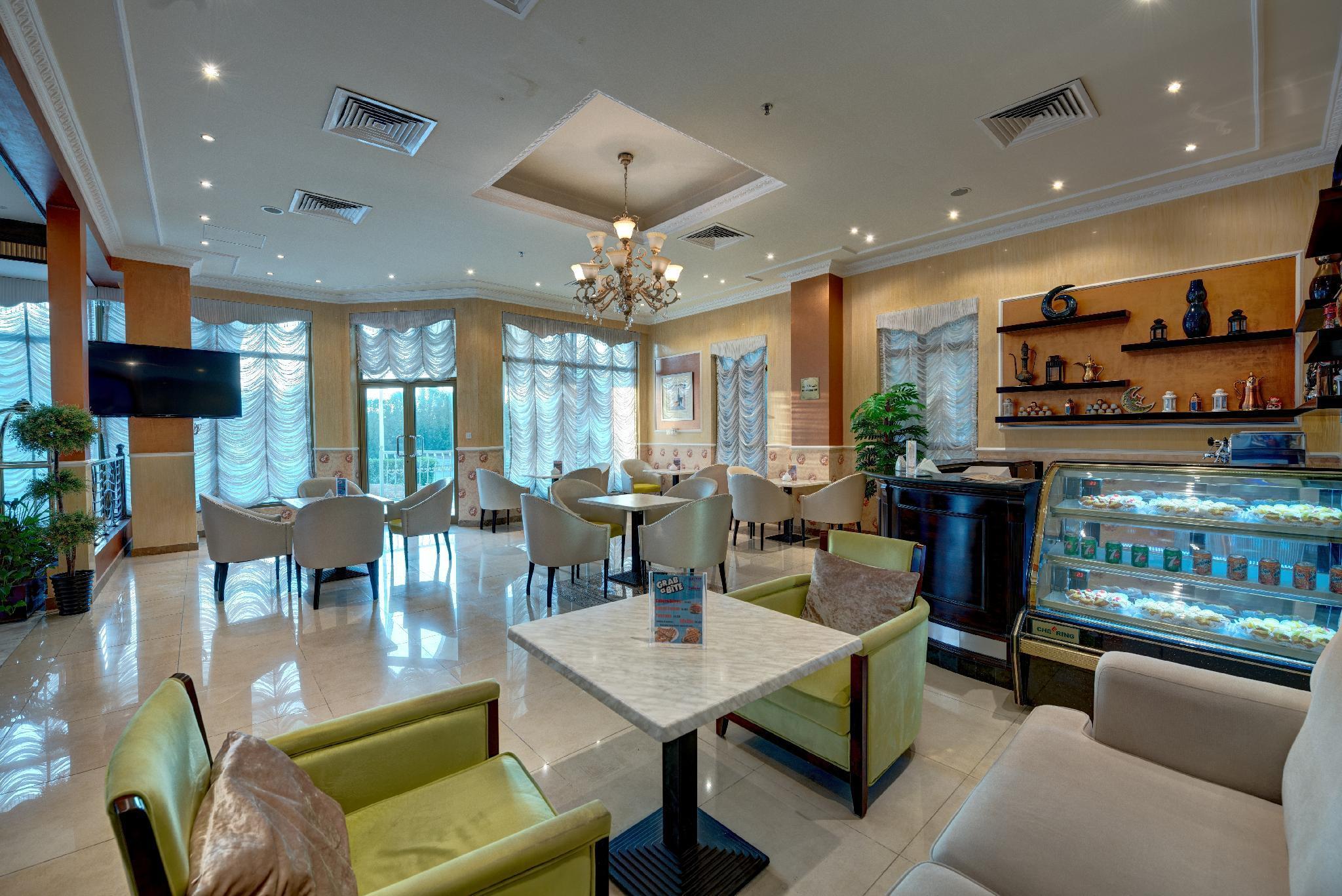 منتجع وسبا صحارى بيتش الشارقة المظهر الخارجي الصورة The lobby lounge at the hotel