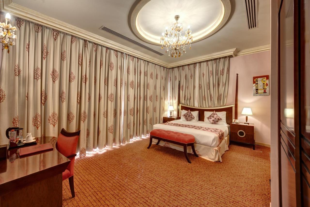 منتجع وسبا صحارى بيتش الشارقة المظهر الخارجي الصورة A bedroom at the hotel