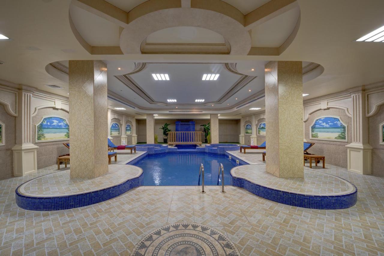 منتجع وسبا صحارى بيتش الشارقة المظهر الخارجي الصورة The pool at the spa