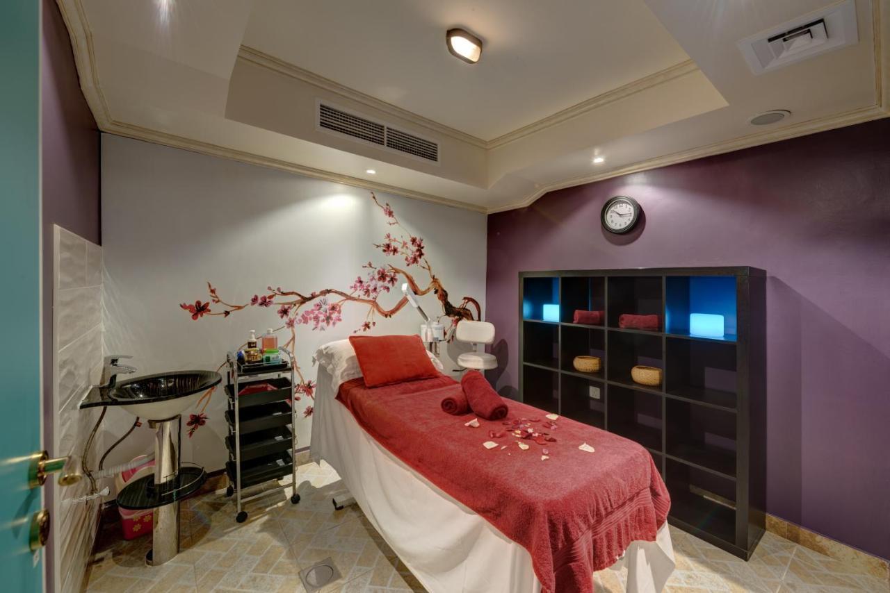 منتجع وسبا صحارى بيتش الشارقة المظهر الخارجي الصورة A treatment room at a spa