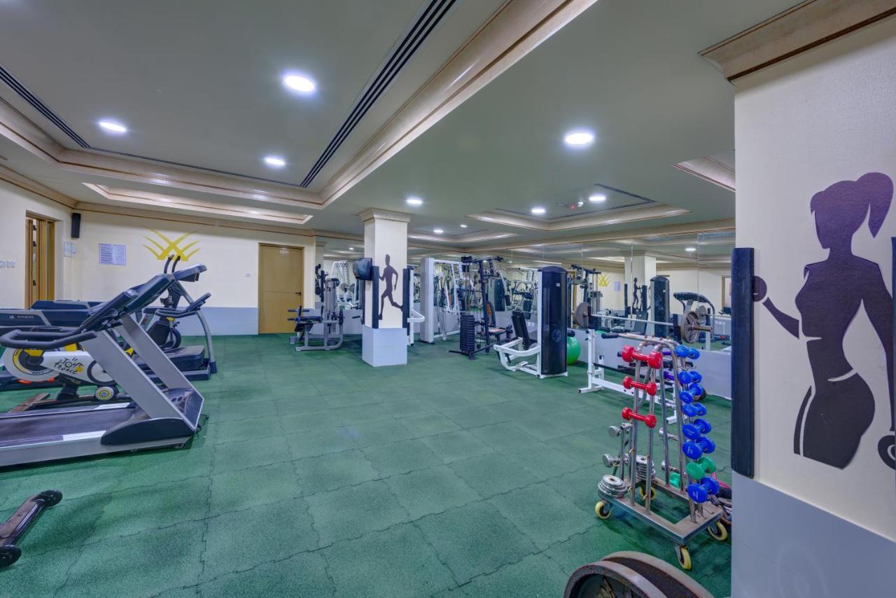 منتجع وسبا صحارى بيتش الشارقة المظهر الخارجي الصورة The gym at the hotel