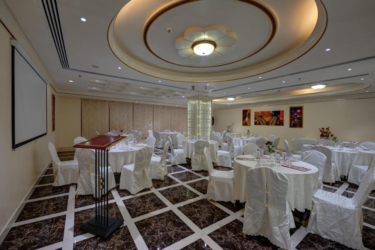 منتجع وسبا صحارى بيتش الشارقة المظهر الخارجي الصورة The ballroom at the hotel