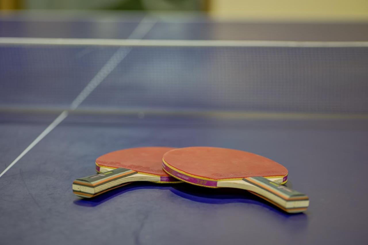 منتجع وسبا صحارى بيتش الشارقة المظهر الخارجي الصورة Table tennis bats